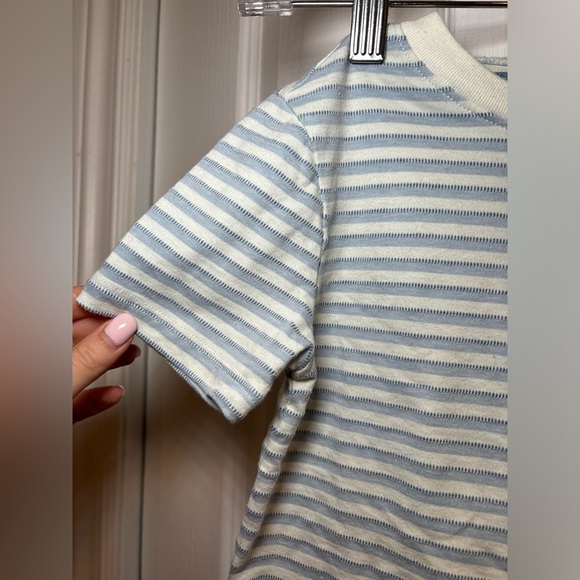 Old Navy - Boys Kids Blue and White Striped Summery Casual Short Sleeve Tee - Picture 3 of 5